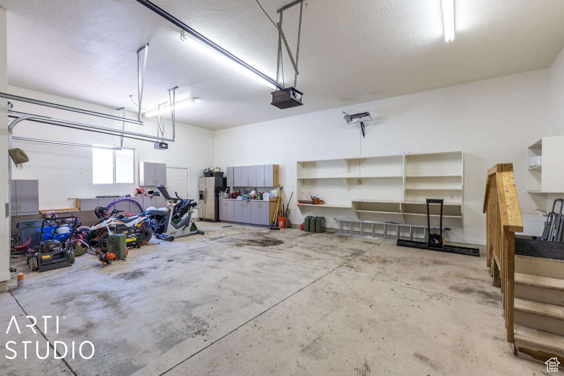 1218 N MAPLE DR
