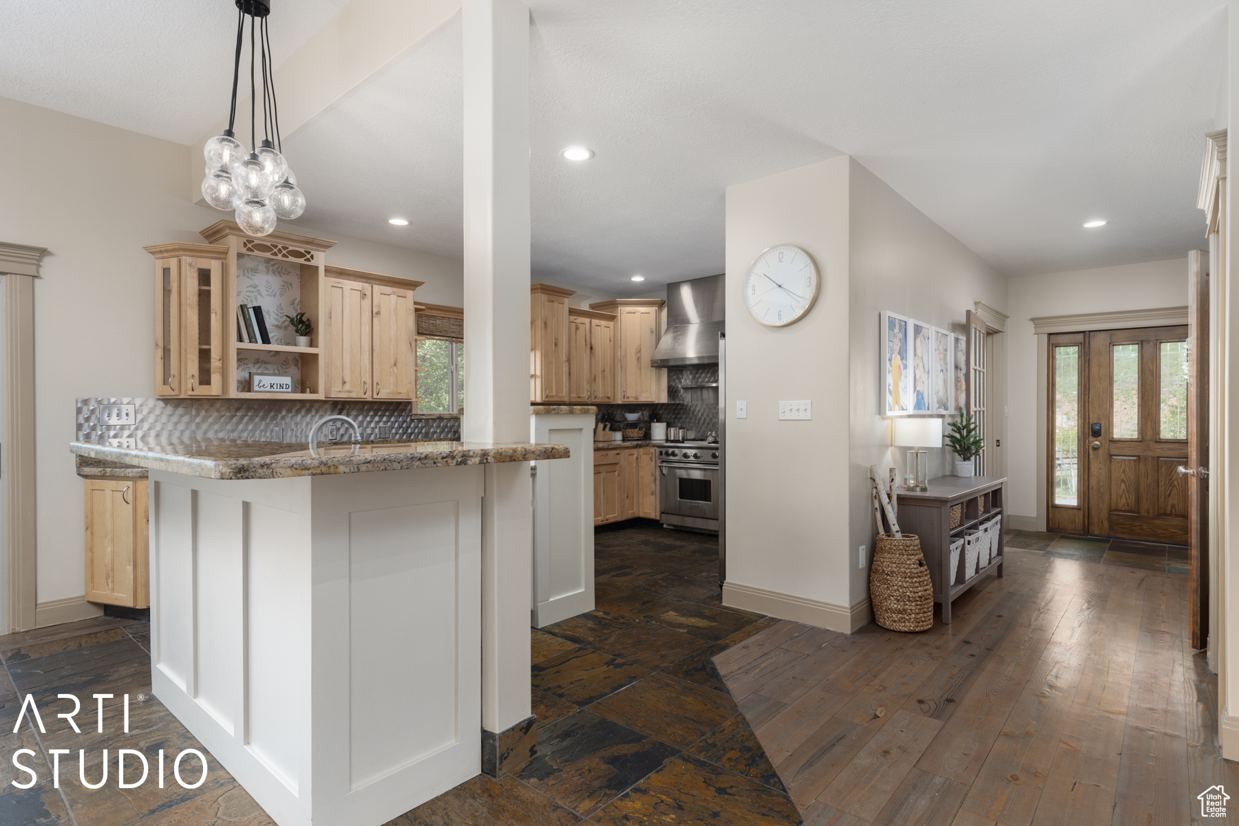 1218 N MAPLE DR