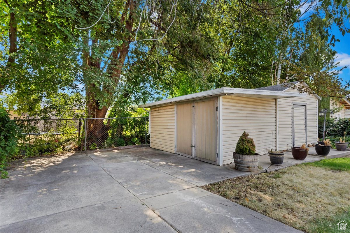 1222 PORTER AVE