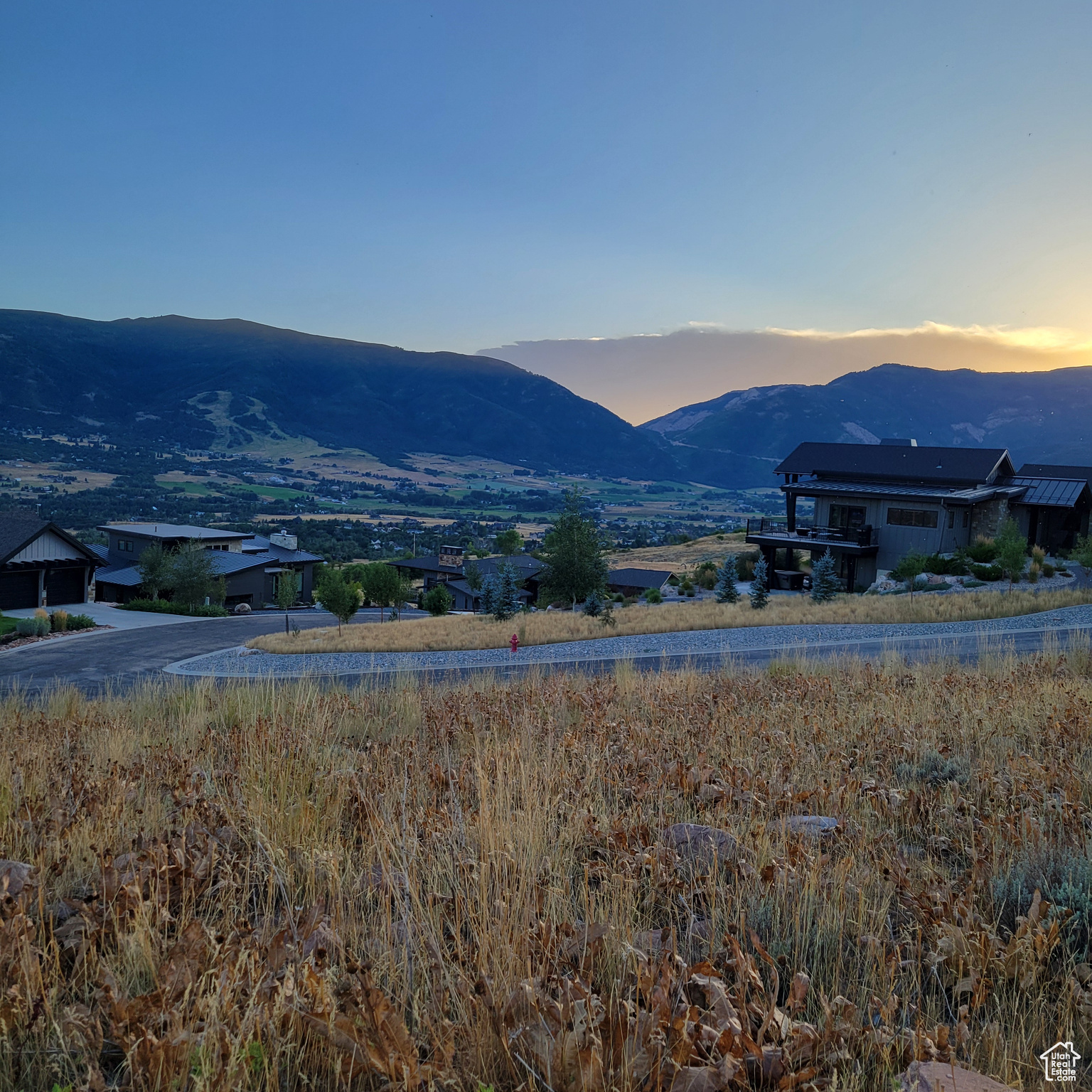 4058 N MOUNTAIN RIDGE DR Unit: 43