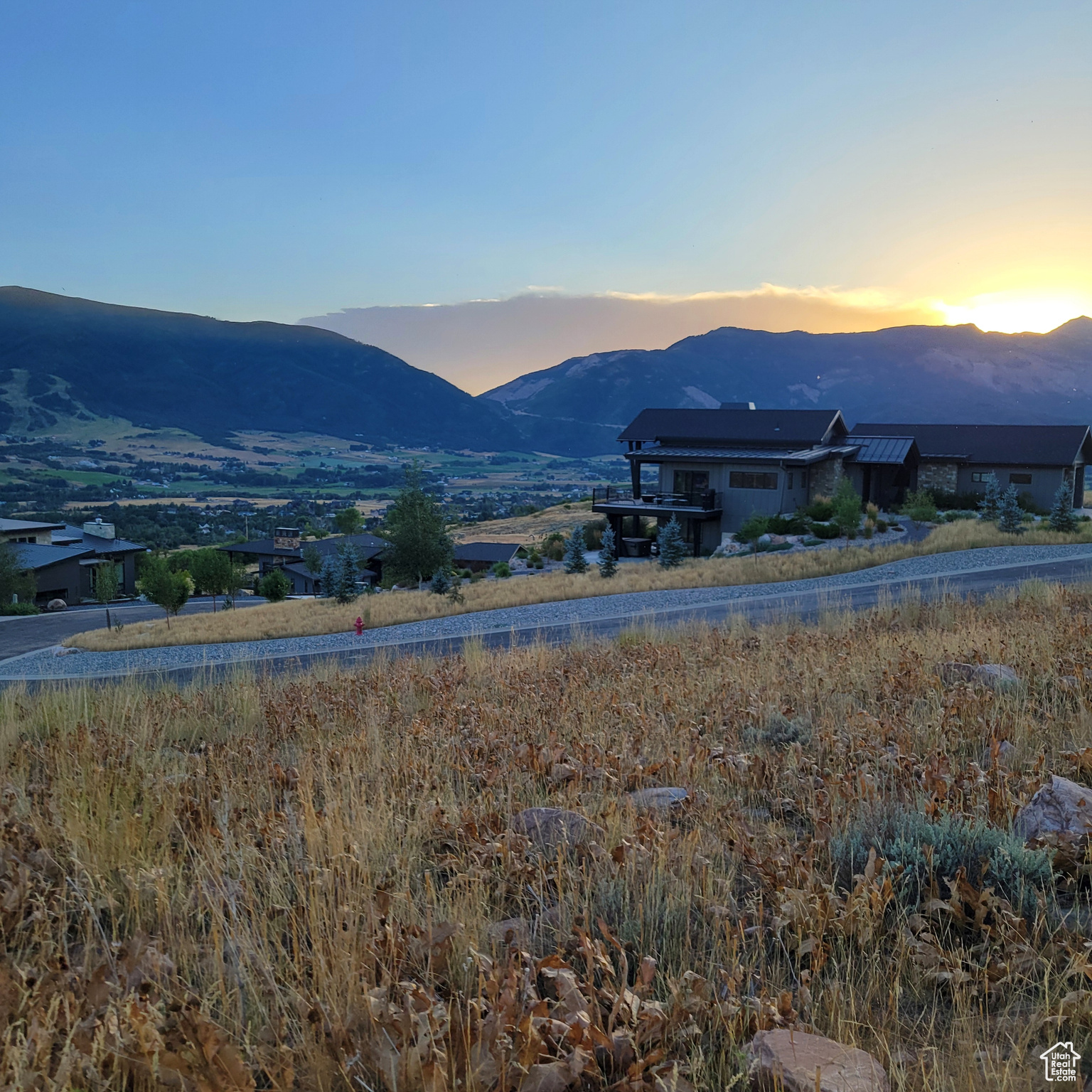 4058 N MOUNTAIN RIDGE DR Unit: 43