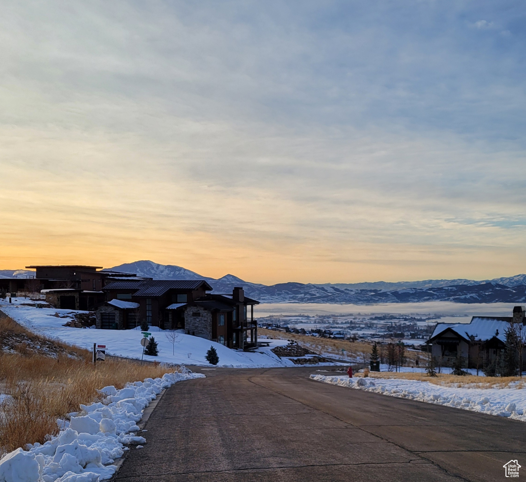 4058 N MOUNTAIN RIDGE DR Unit: 43