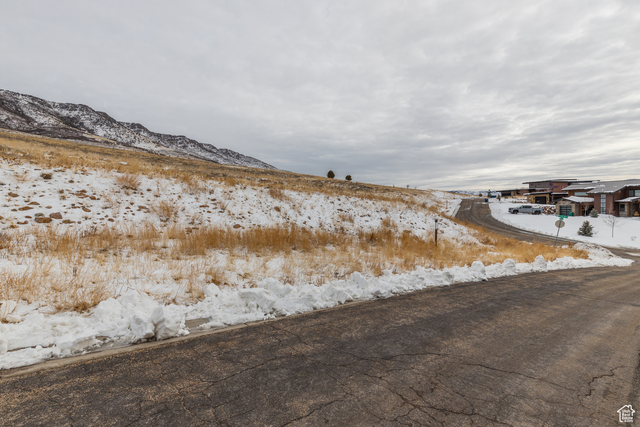 4058 N MOUNTAIN RIDGE DR Unit: 43