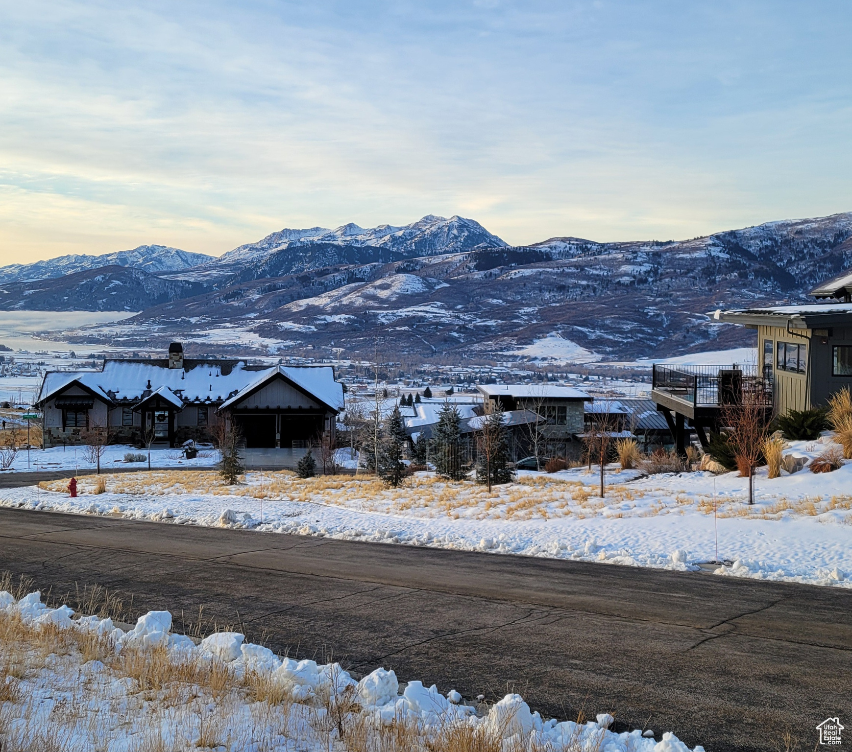 4058 N MOUNTAIN RIDGE DR Unit: 43