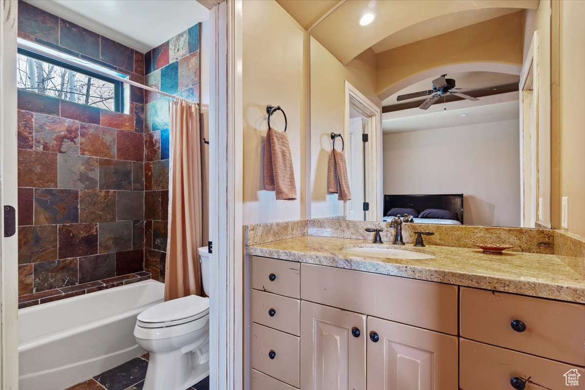 5384 E ELKHORN CIR