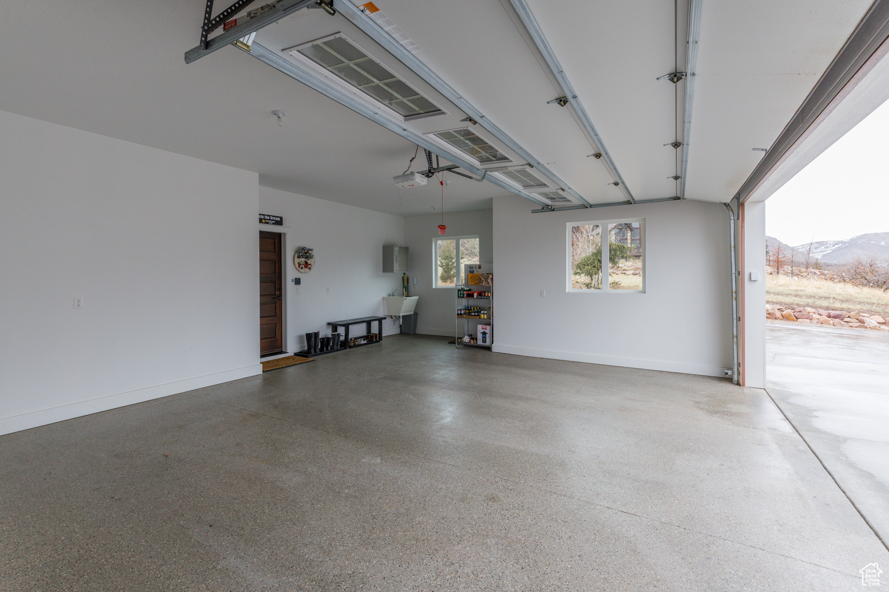 10350 E HWY 39