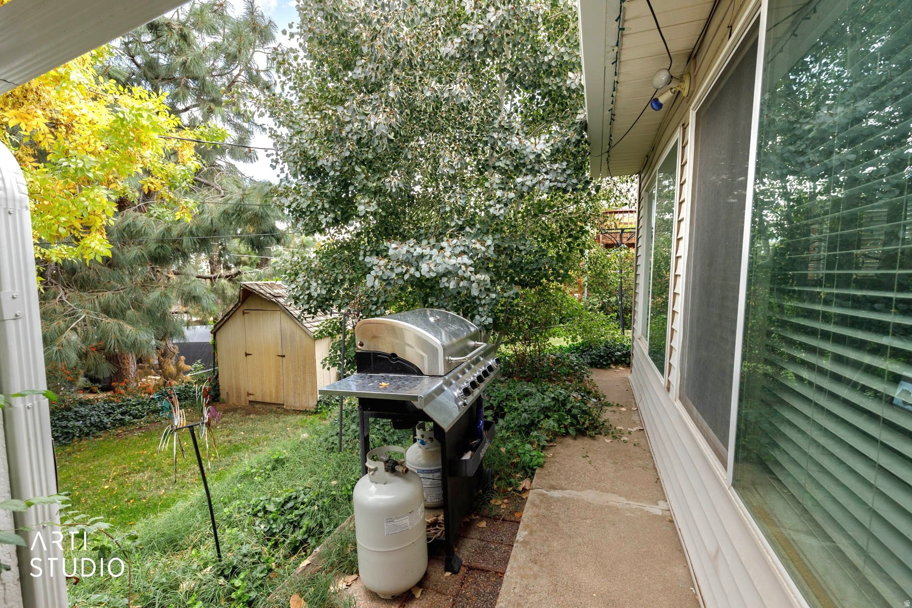 915 HISLOP DR