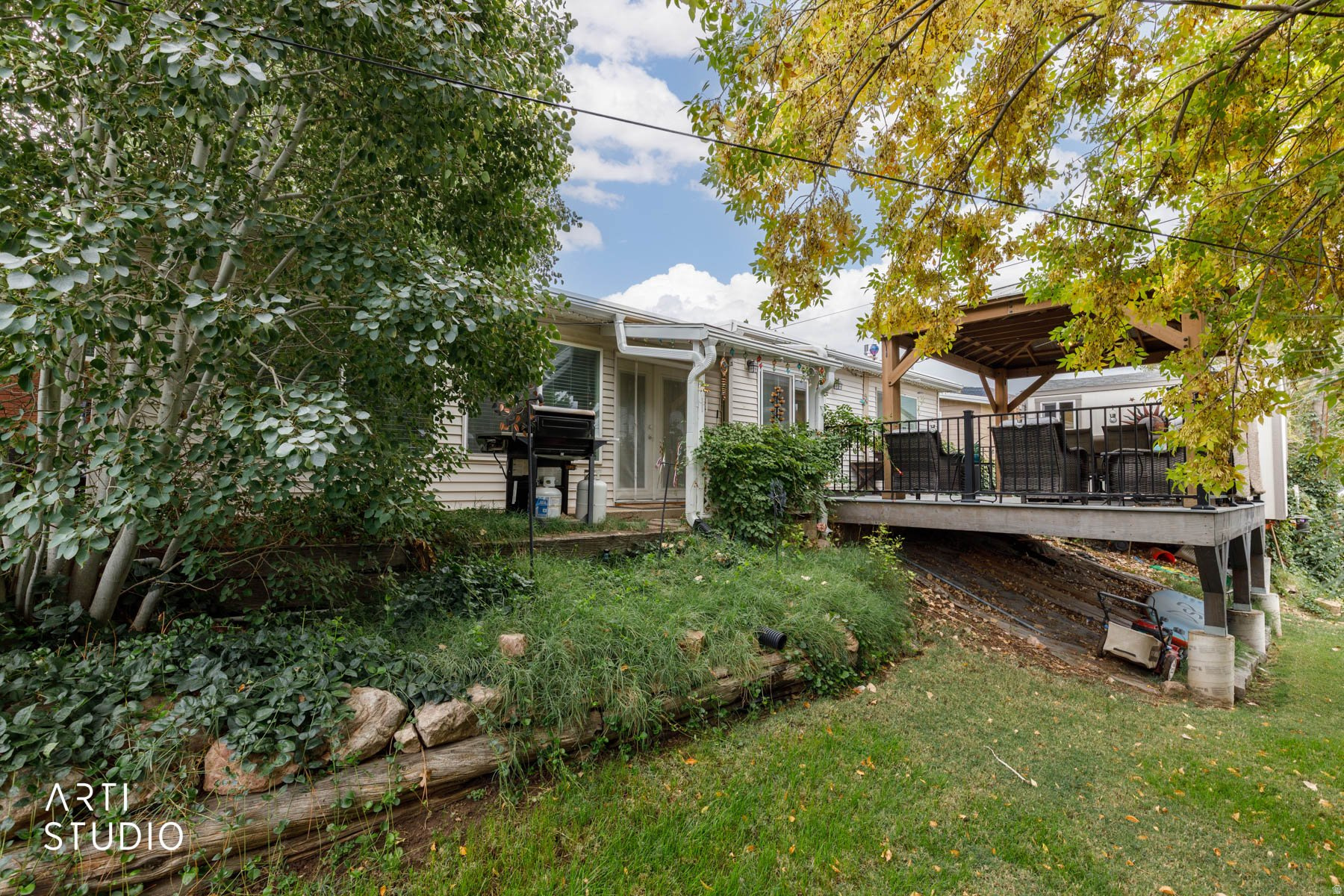 915 HISLOP DR