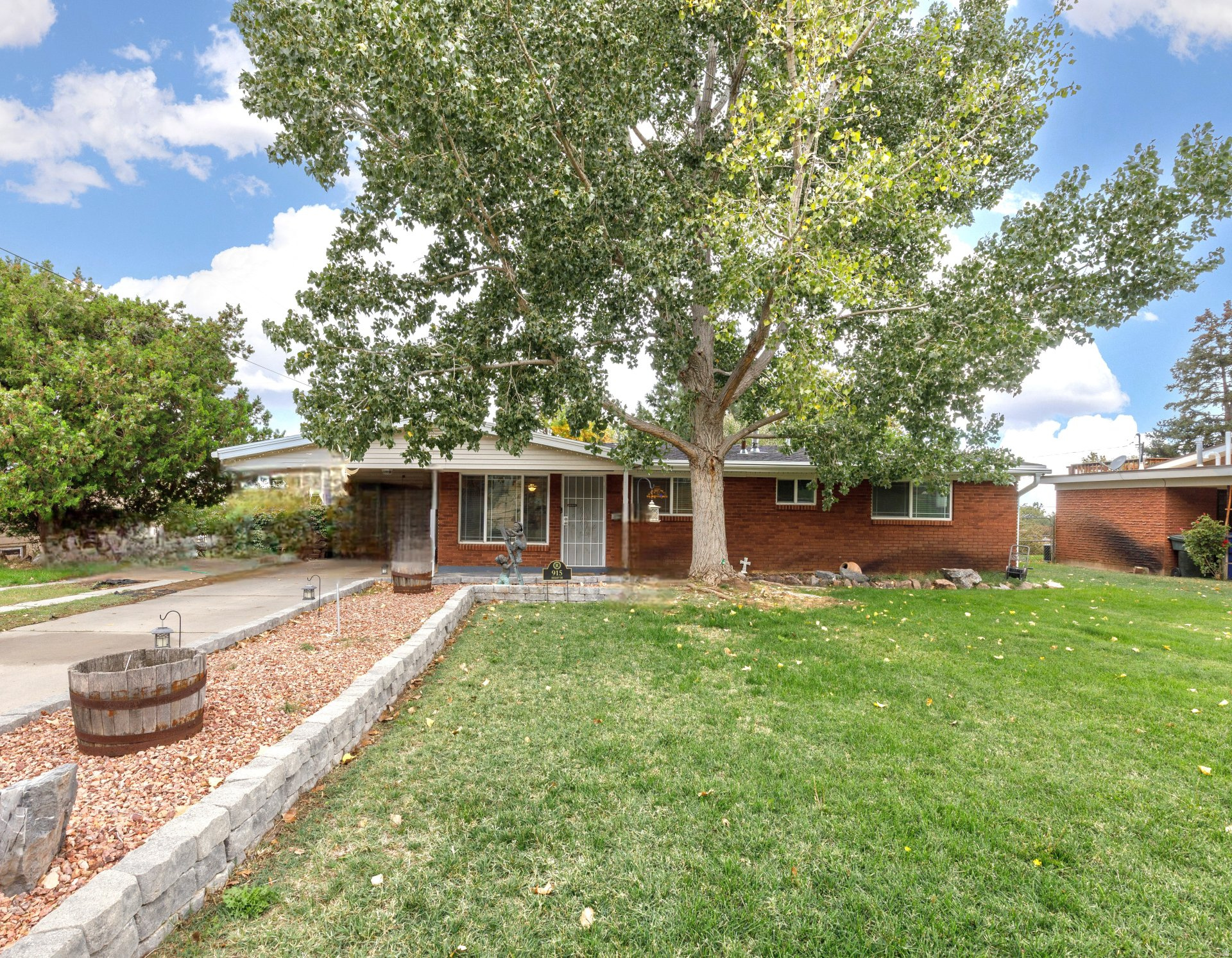 915 HISLOP DR