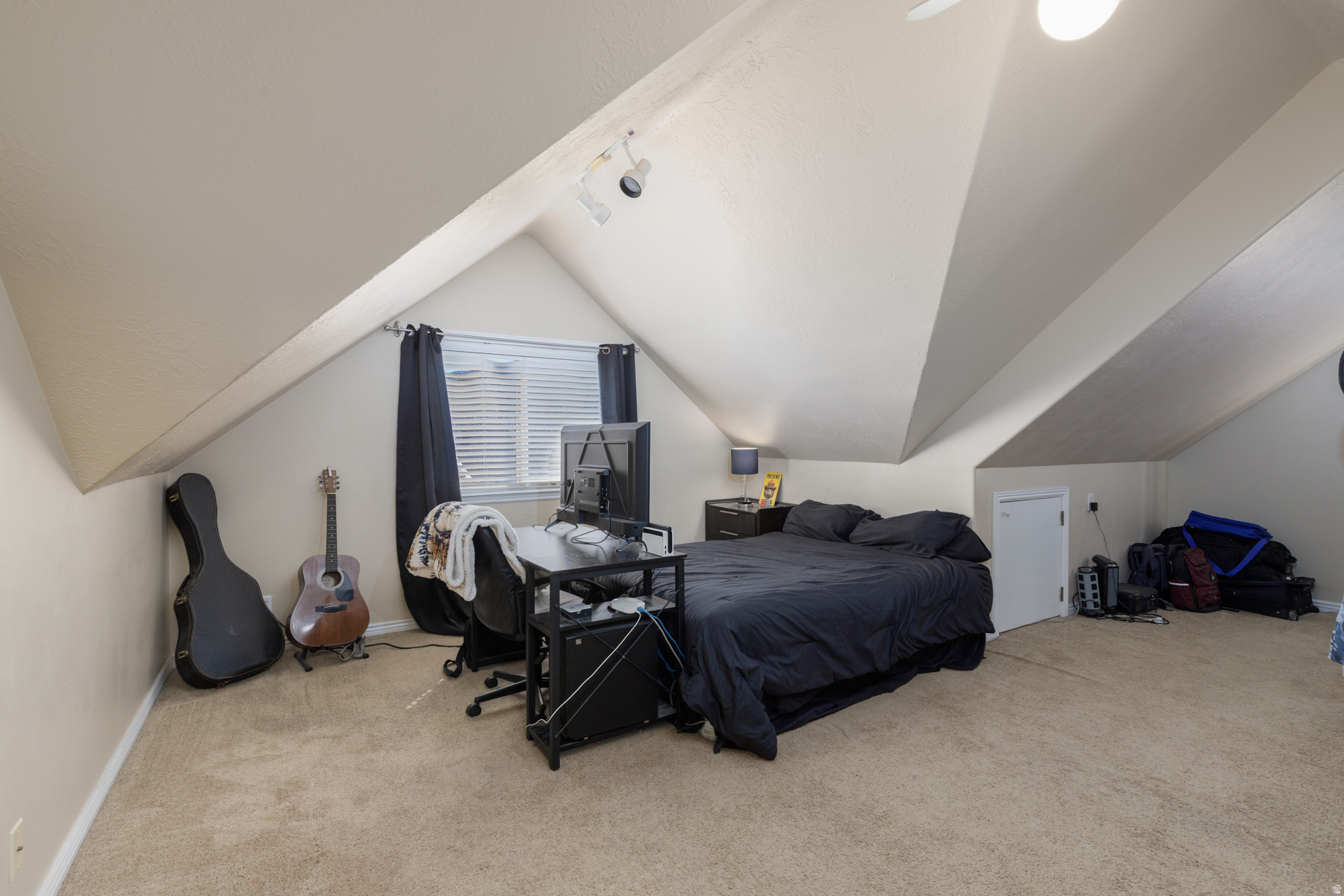 4026 N 3775 E