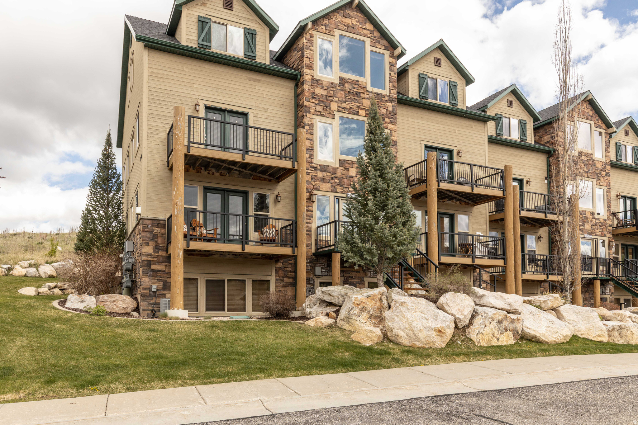 3518 N MOOSE HOLLOW #1403
