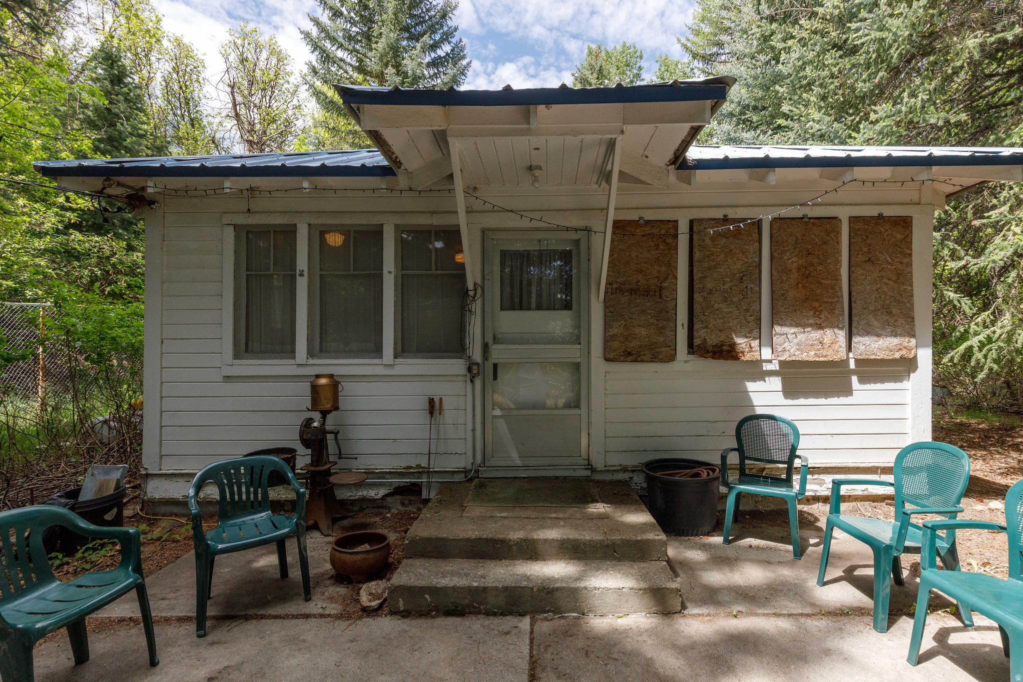 6449 N NORTH FORK RD
