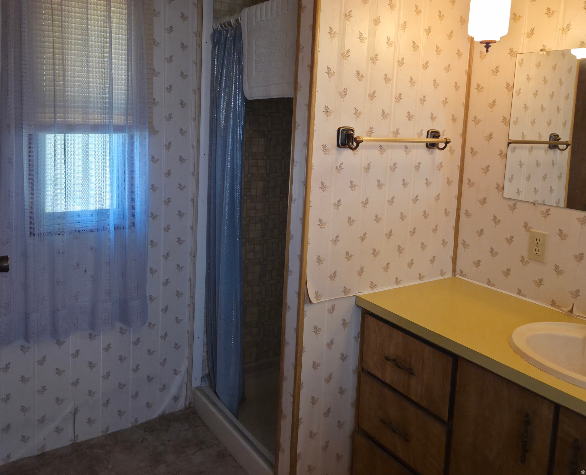 921 E BREEZE WAY #180
