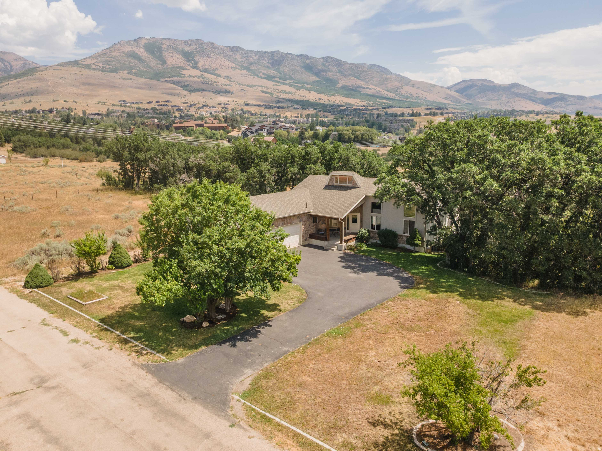 3448 N FULLER DR