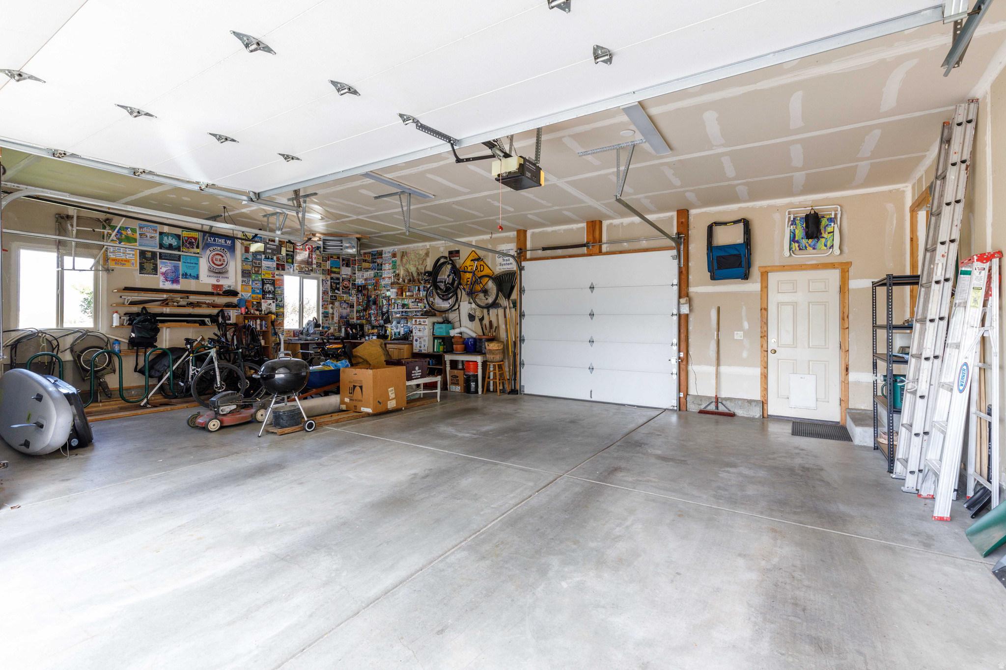 3448 N FULLER DR