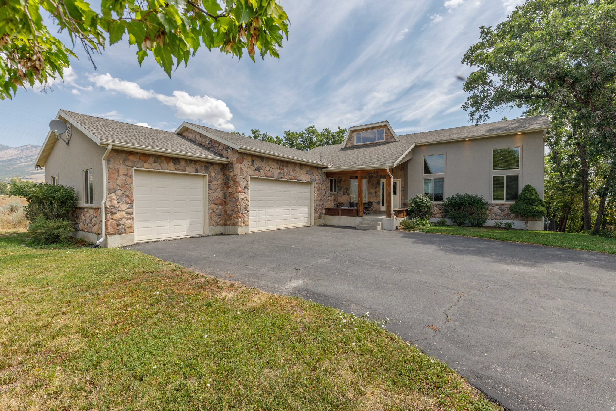 3448 N FULLER DR