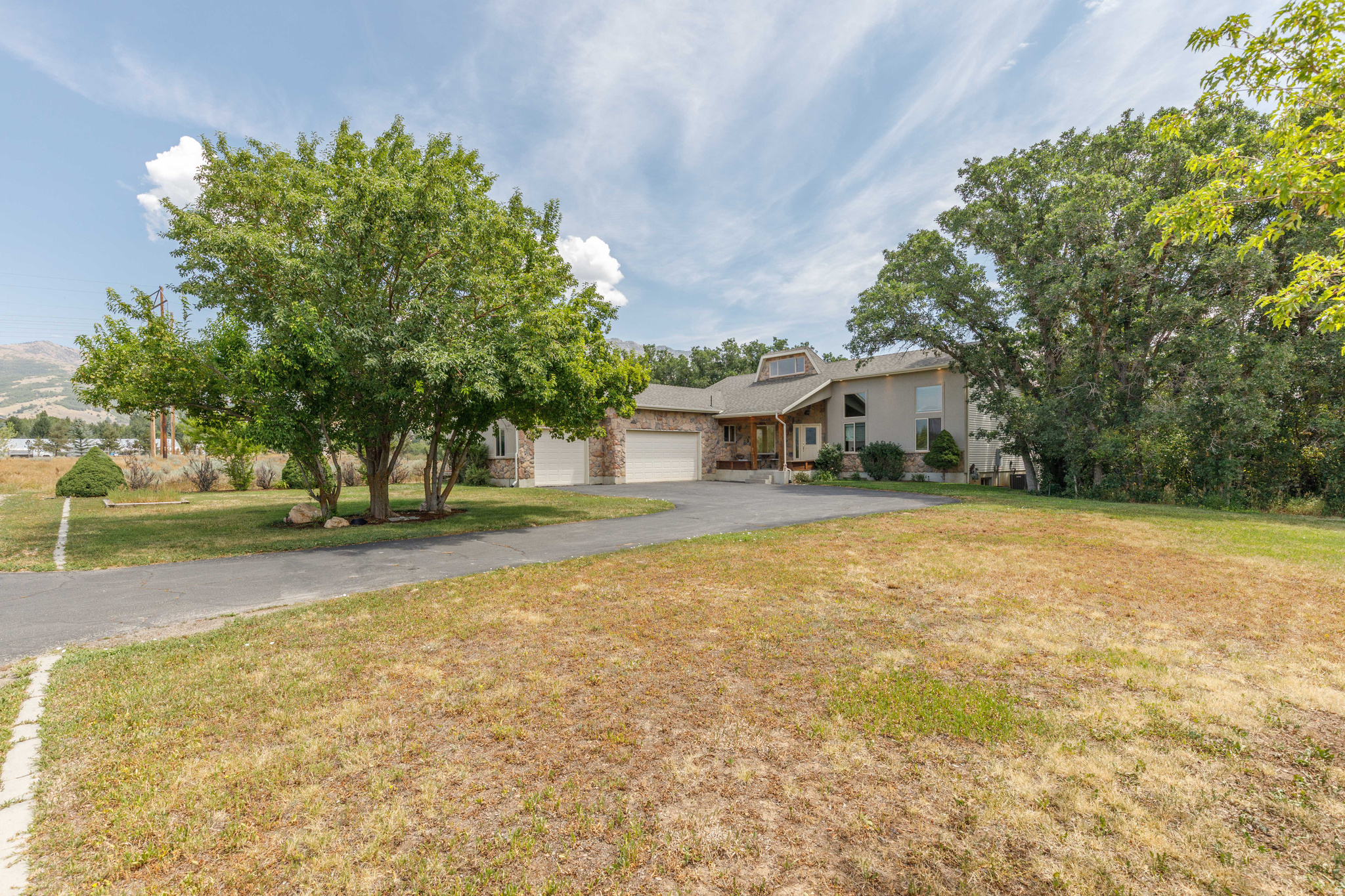 3448 N FULLER DR