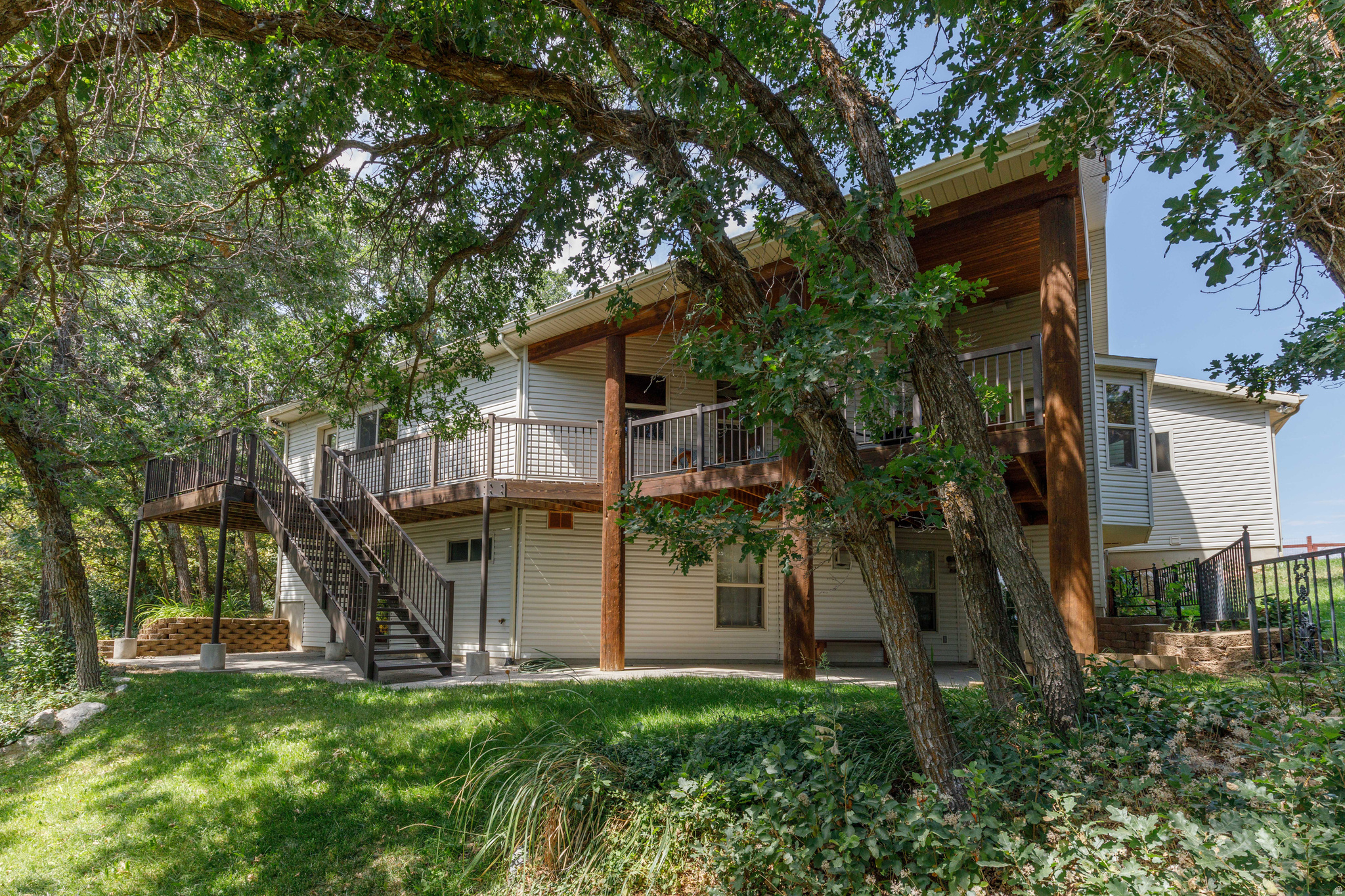 3448 N FULLER DR