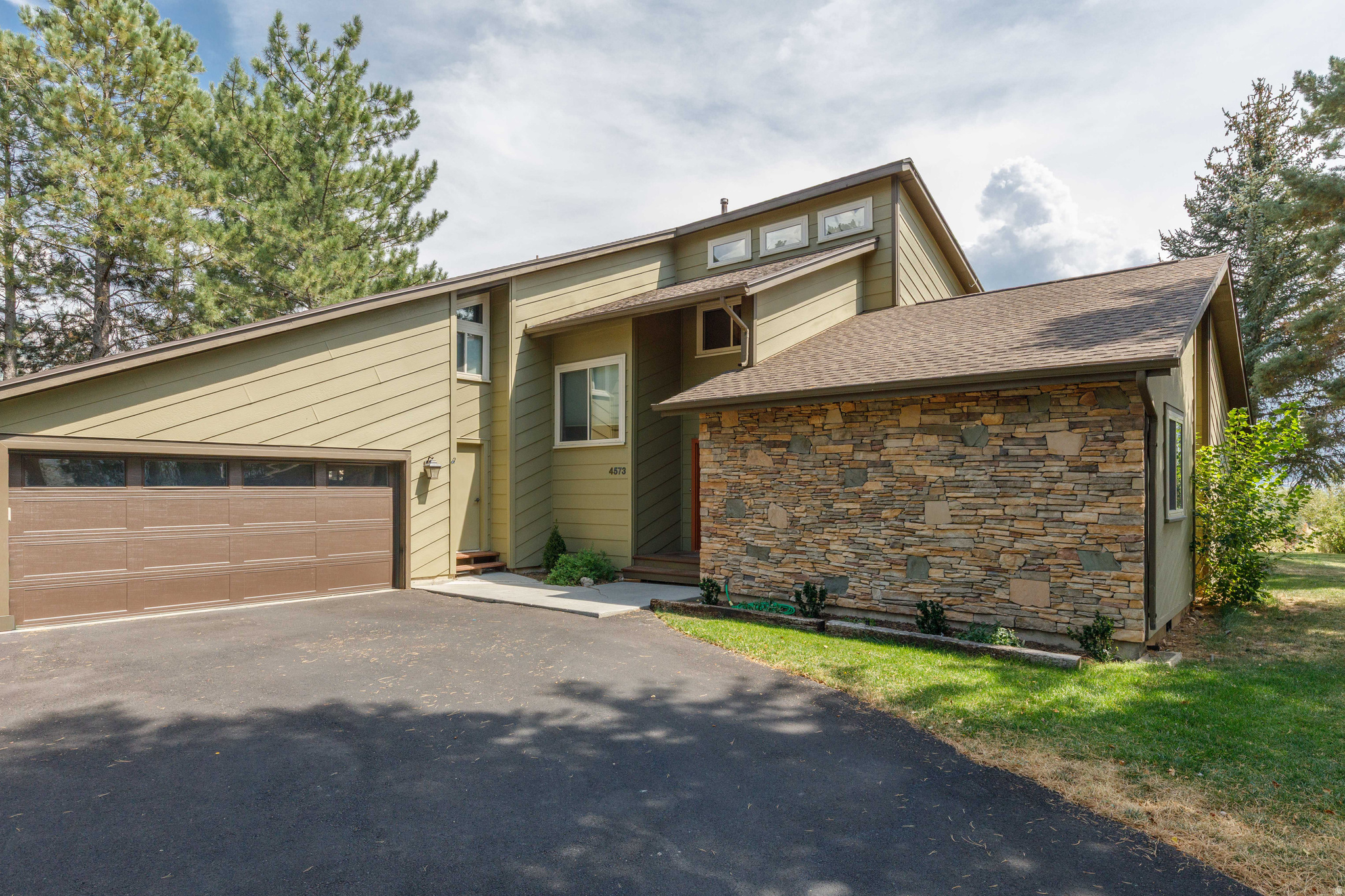 4573 E FULLER DR