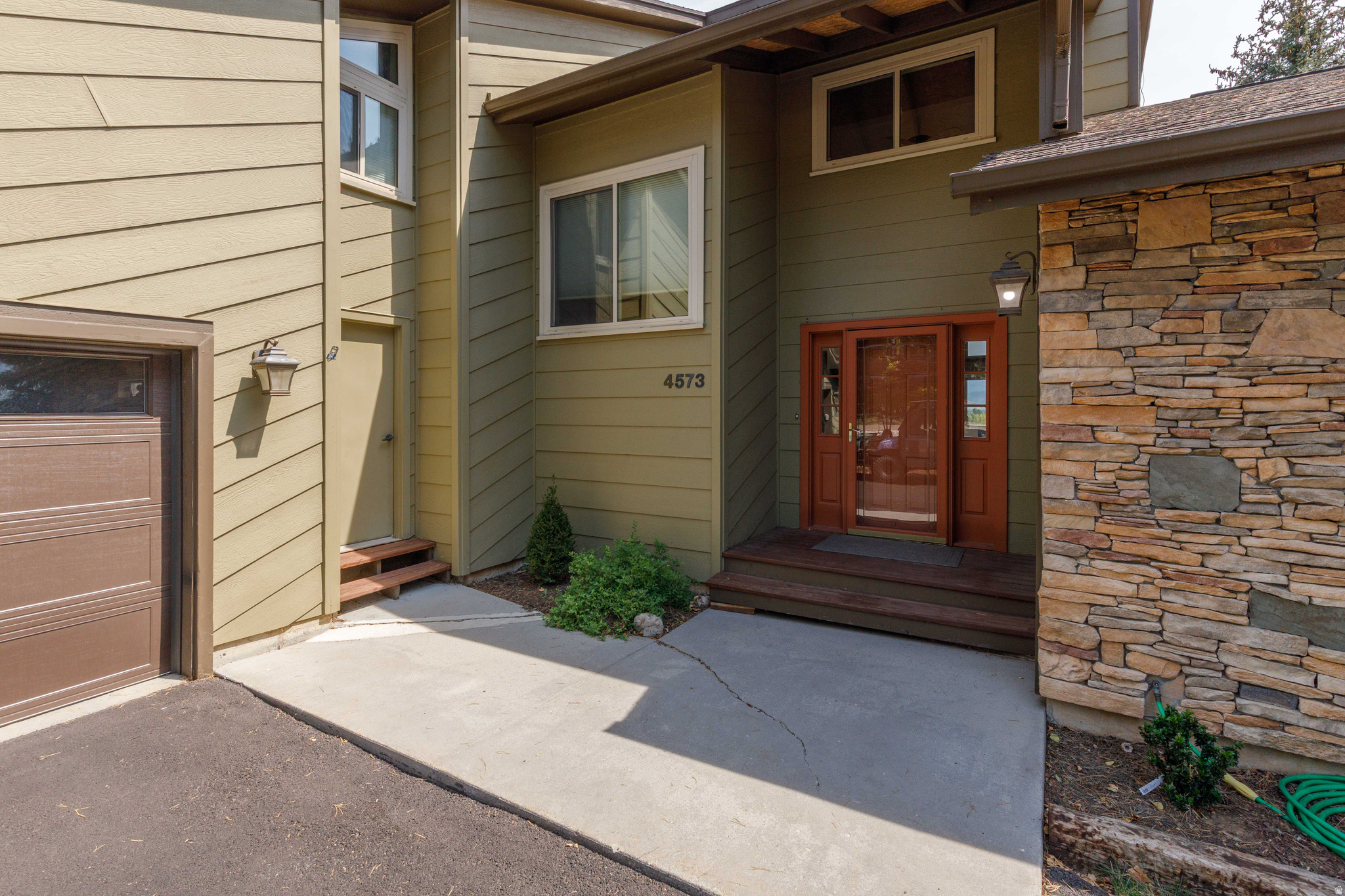 4573 E FULLER DR