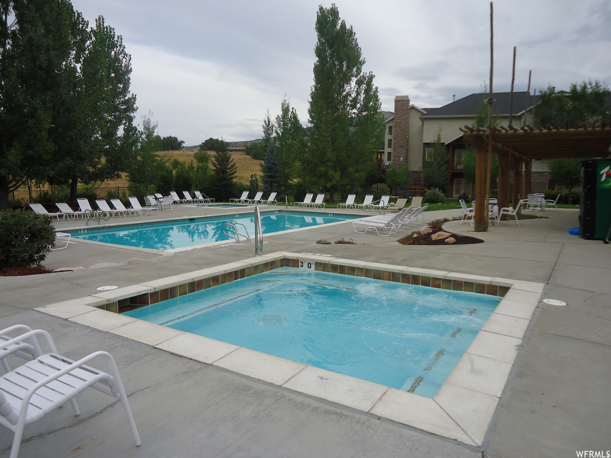 3562 N FOX RUN DR #403