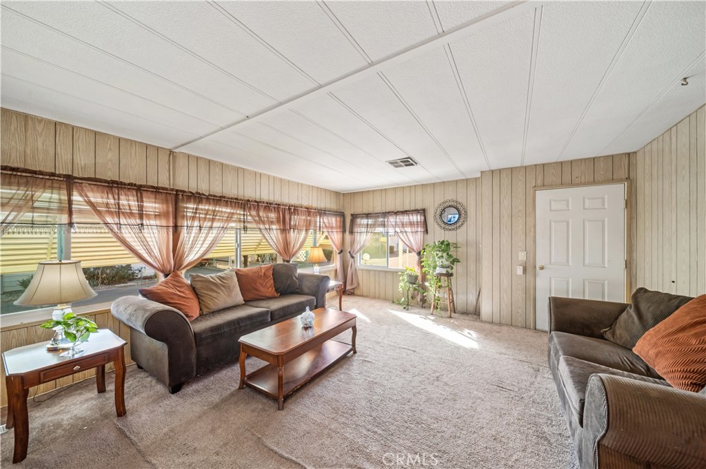 725 W Thornton Avenue 35