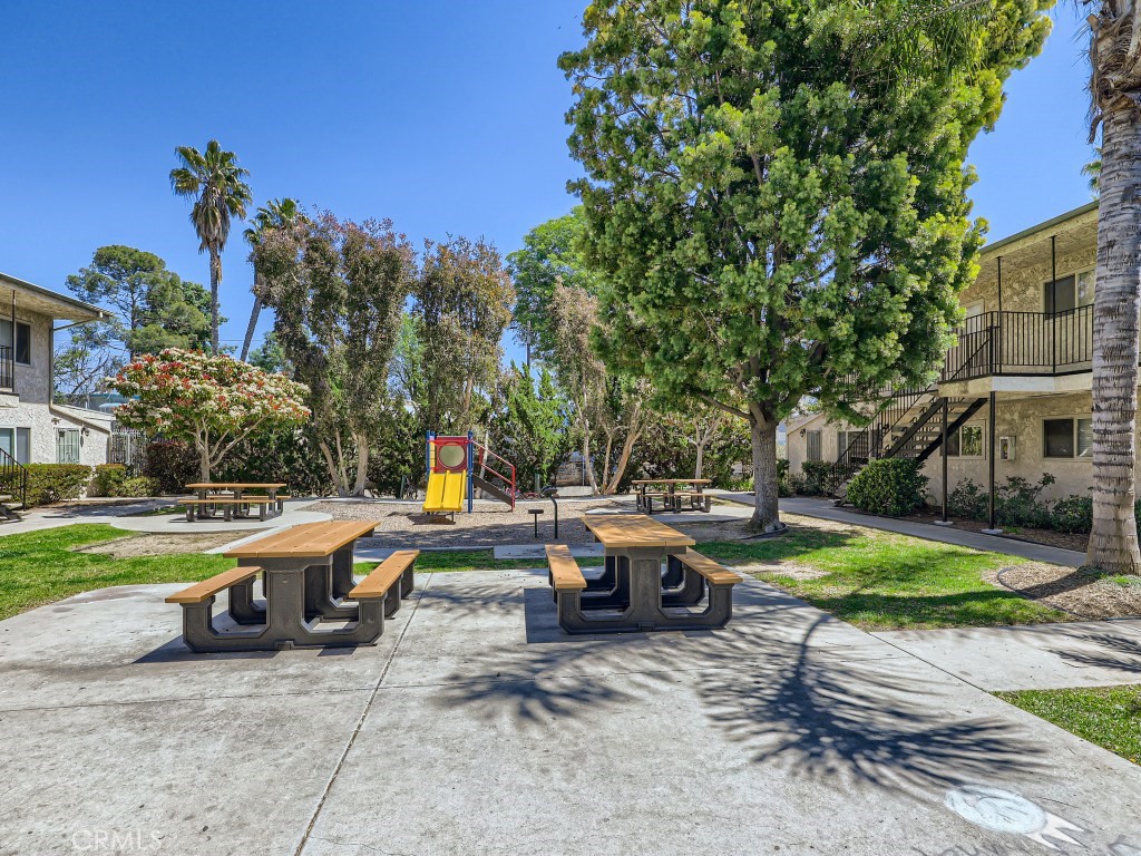 403 Emerald Avenue 6