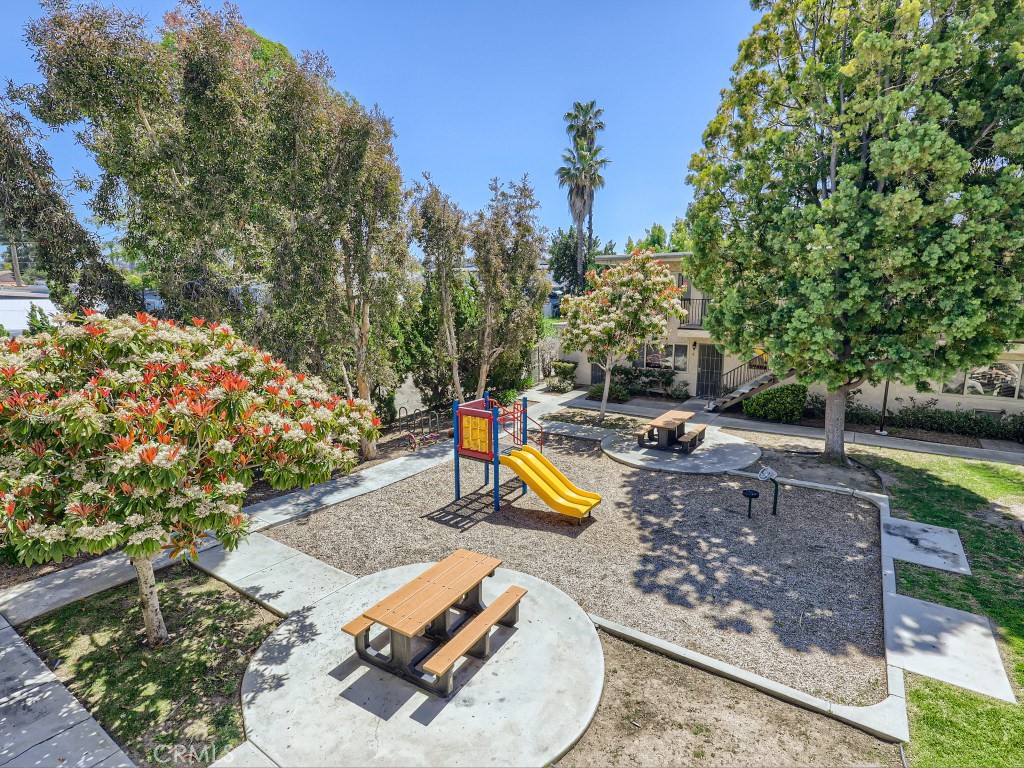 403 Emerald Avenue 6