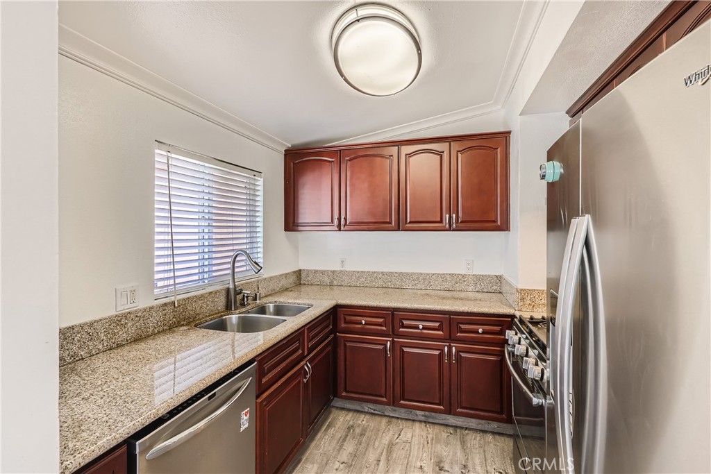 6272 Amber Lake Avenue