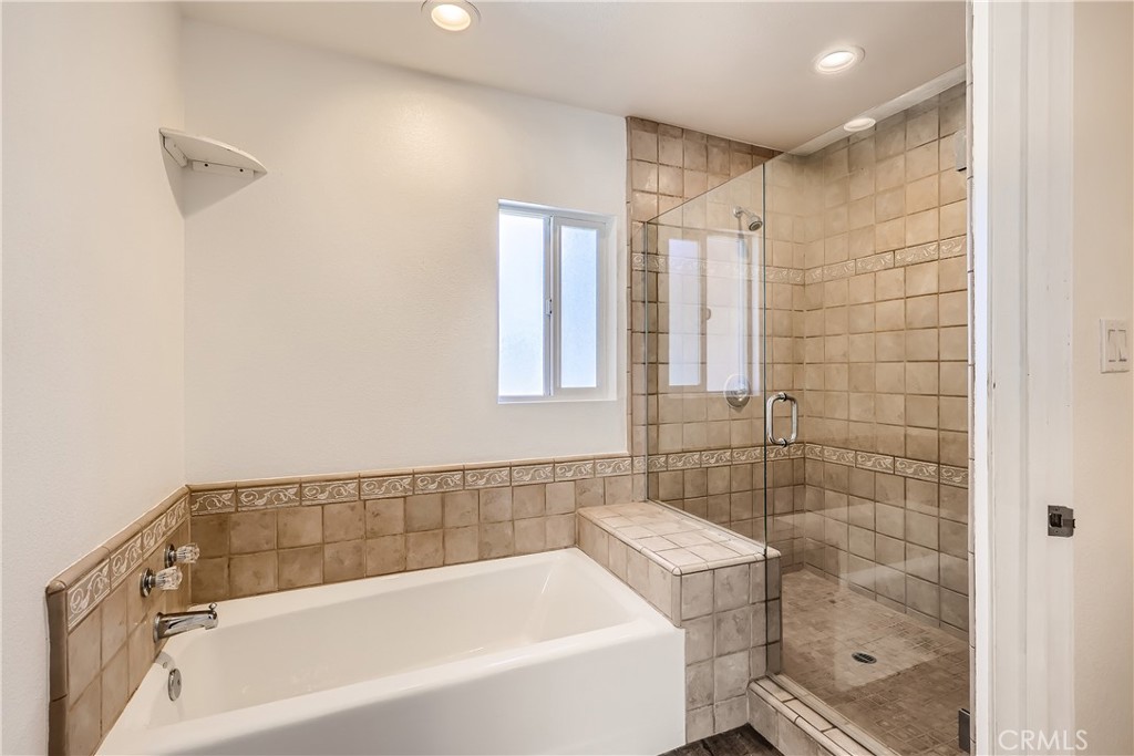 6272 Amber Lake Avenue