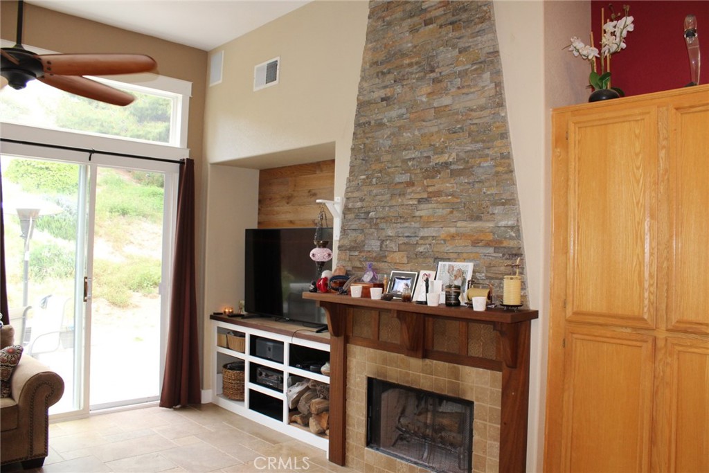 46044 Via La Colorada