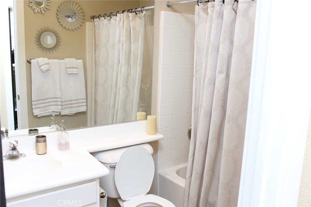 46044 Via La Colorada