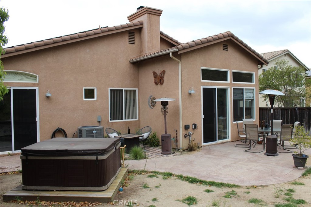 46044 Via La Colorada