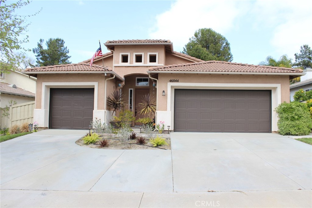 46044 Via La Colorada