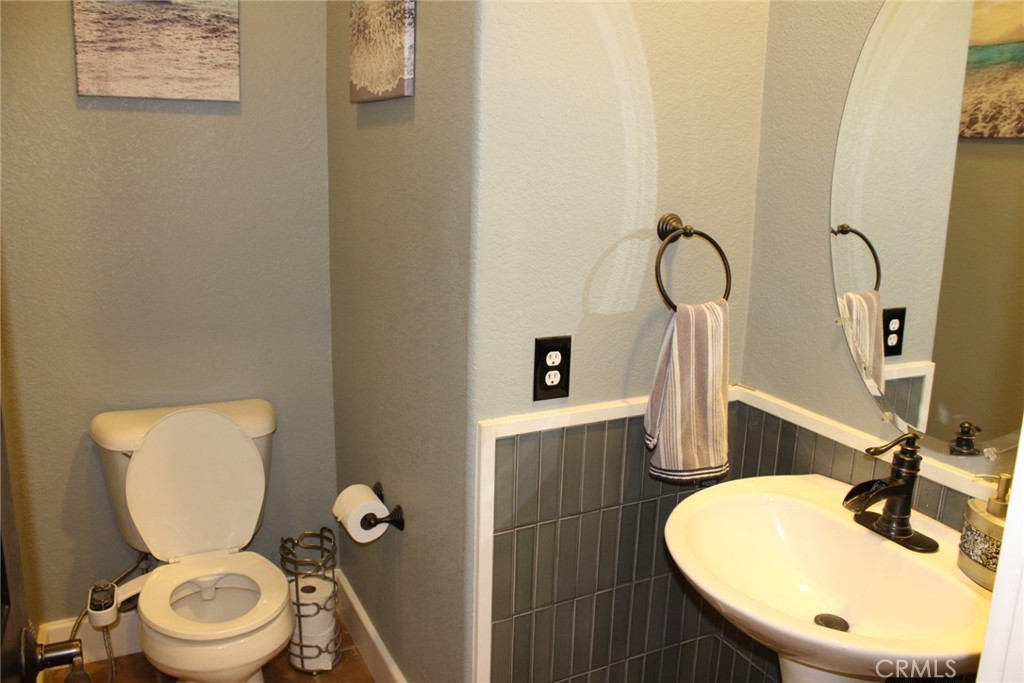 46044 Via La Colorada