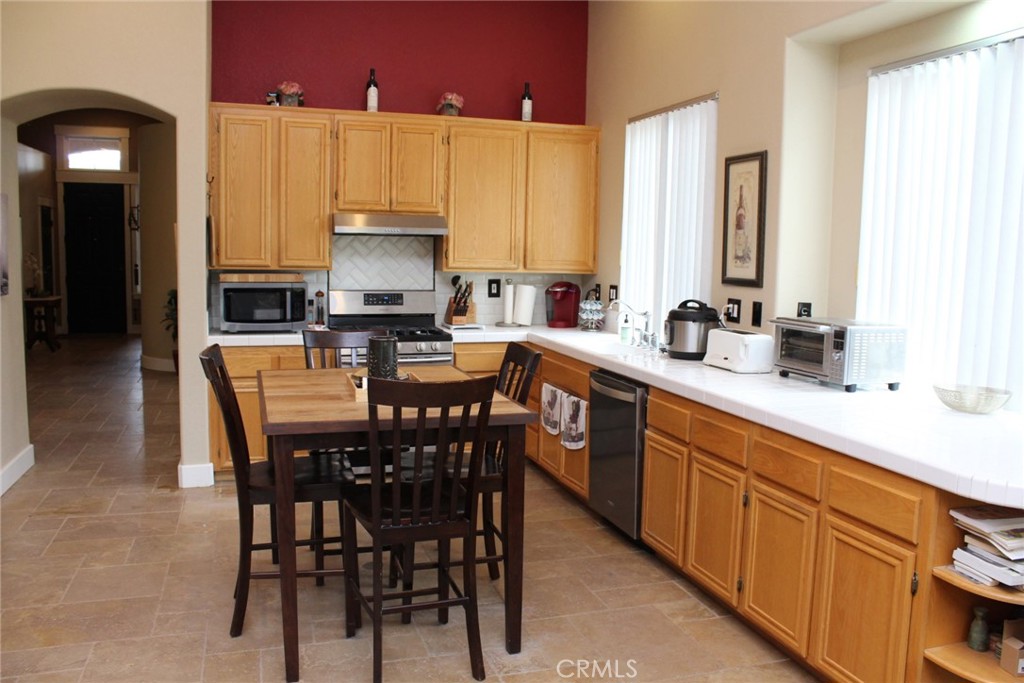 46044 Via La Colorada