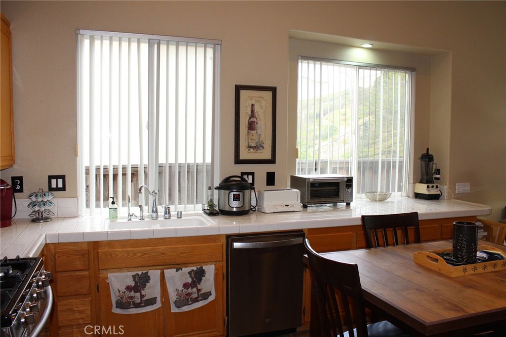 46044 Via La Colorada