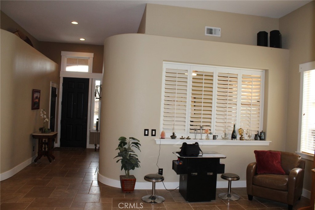 46044 Via La Colorada