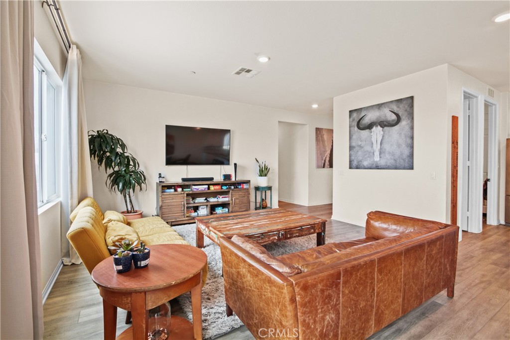 34563 Meadowside Lane