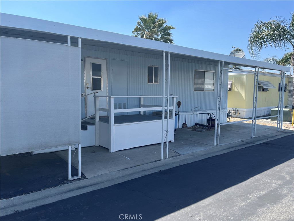 260 N Lyon Avenue 91