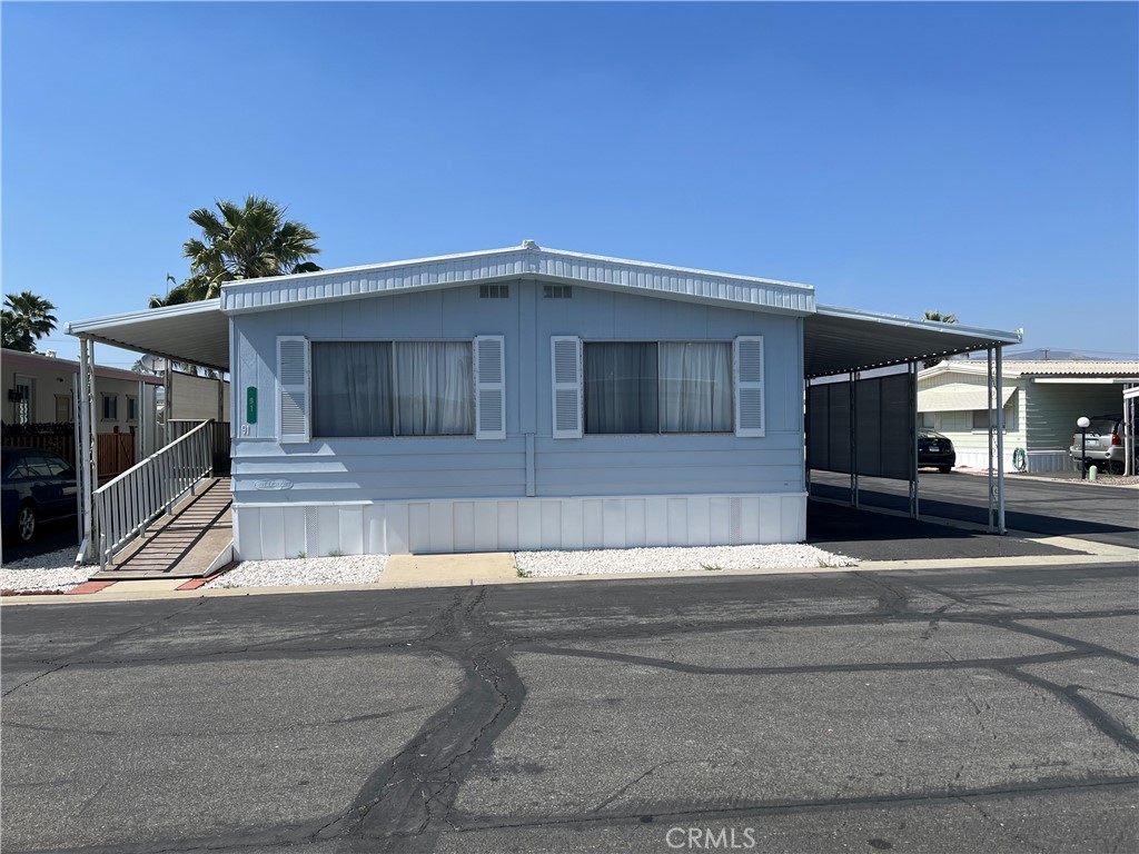 260 N Lyon Avenue 91