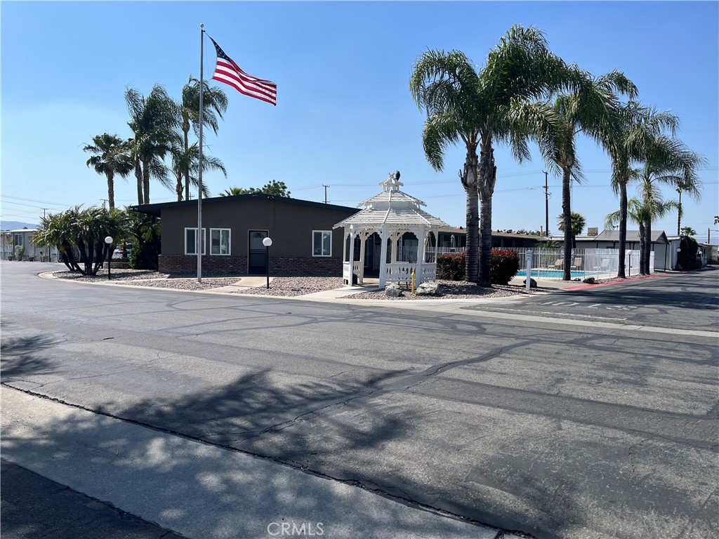 260 N Lyon Avenue 91