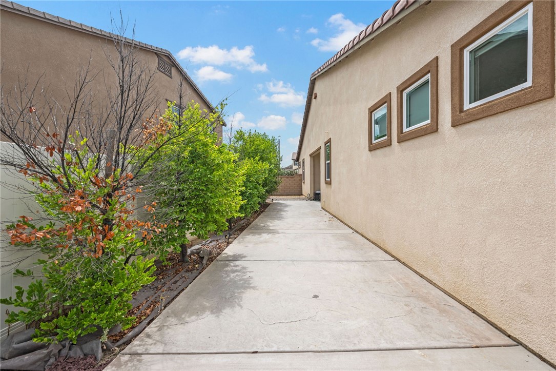 25728 Buffalo Circle