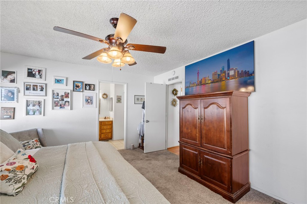 1525 W Oakland Avenue 52