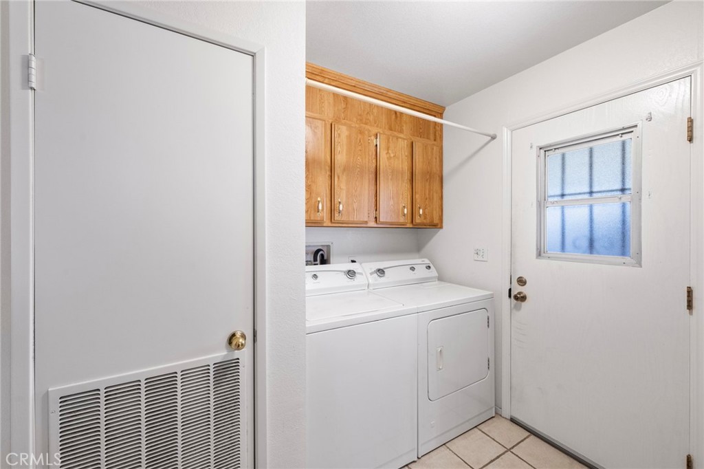 1525 W Oakland Avenue 52