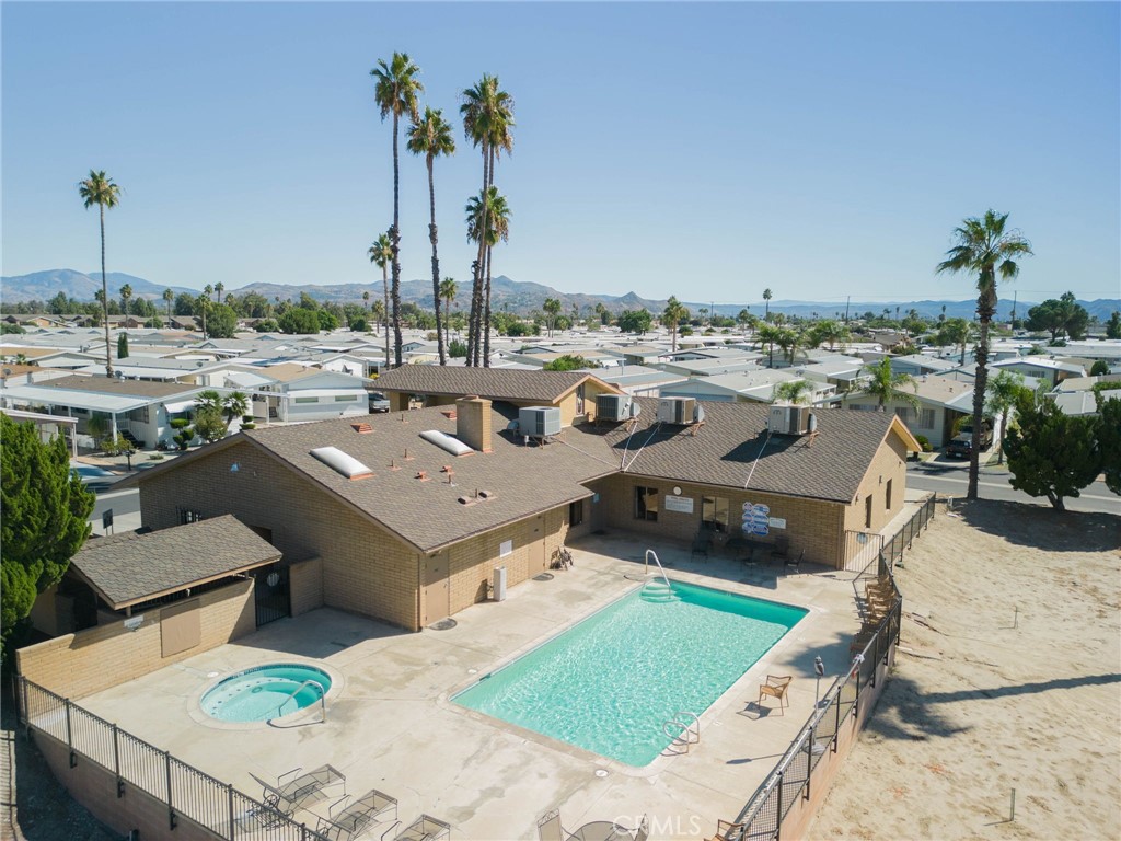 1525 W Oakland Avenue 52