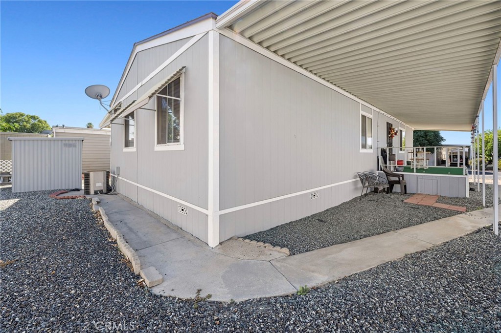 1525 W Oakland Avenue 52