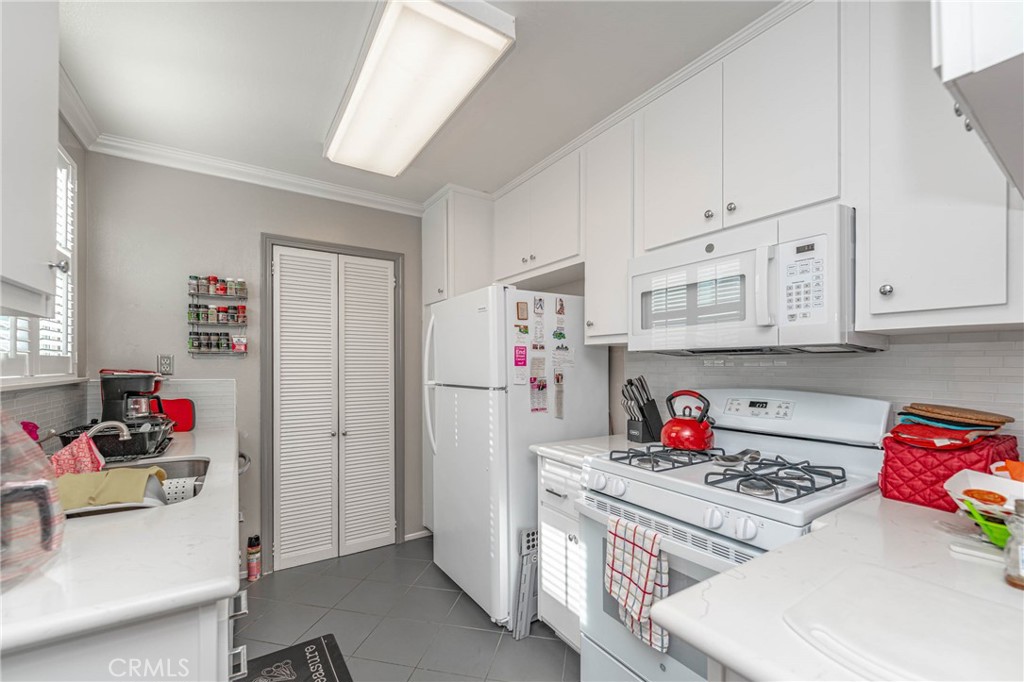 5880 Bowcroft Street 2