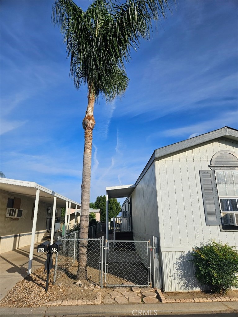 1150 N Kirby Street 85