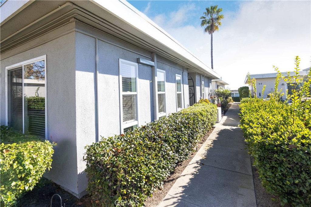 3747 Vista Campana S 36